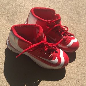Youth baseball cleats